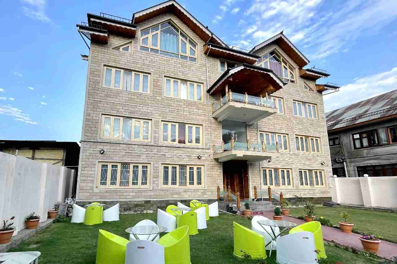 luxury hotel in Srinagar