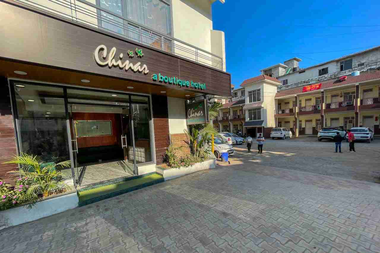 luxury hotel in Srinagar