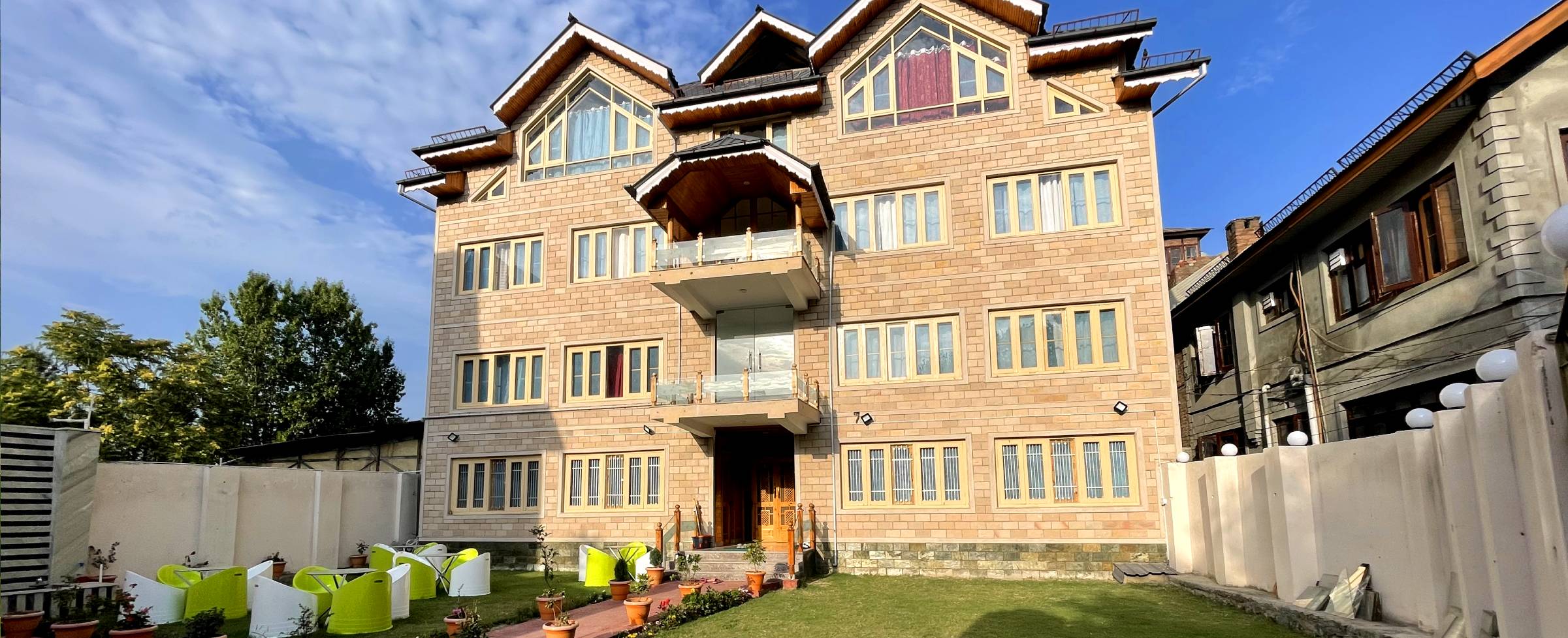 luxury hotel in Srinagar